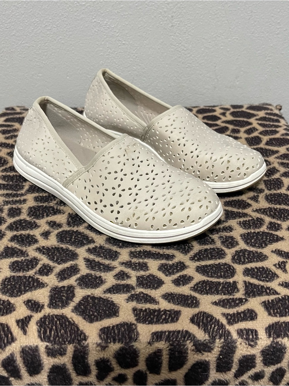 Clarks a Cloudsteppers Perforated Slip On Shoes Taupe Womens 6.5W